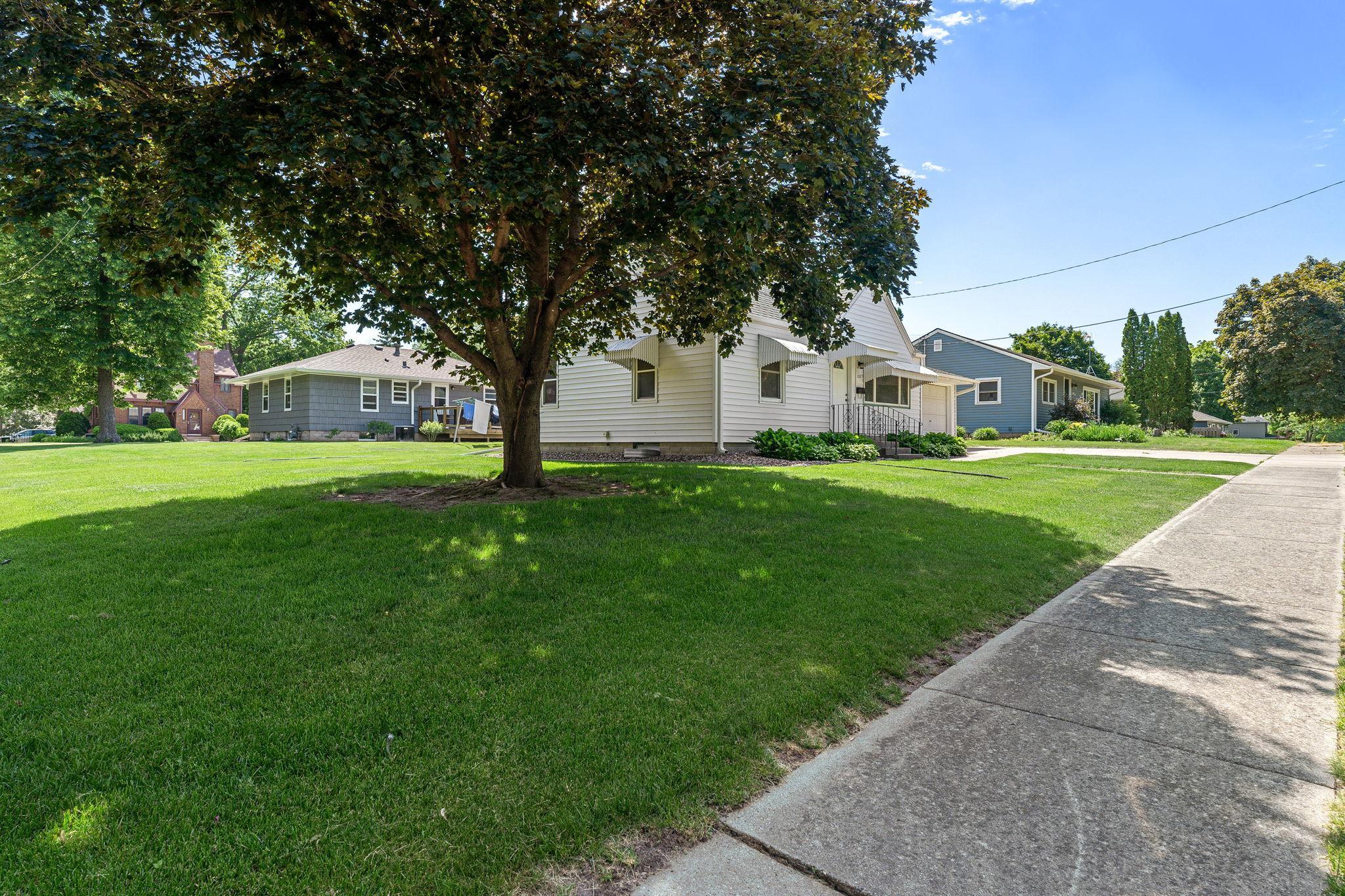 227 5th Avenue NE