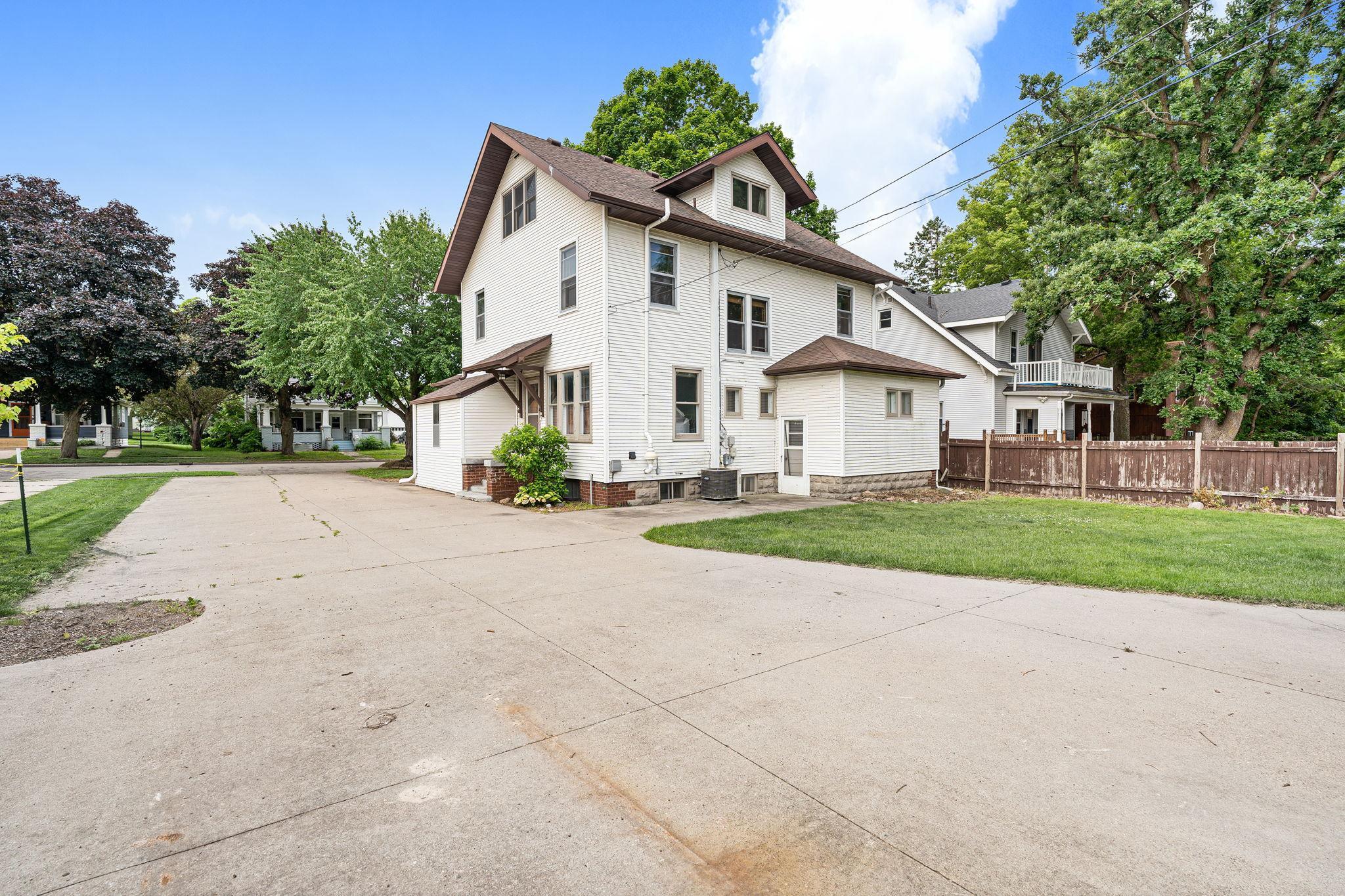 122 E Rice Street