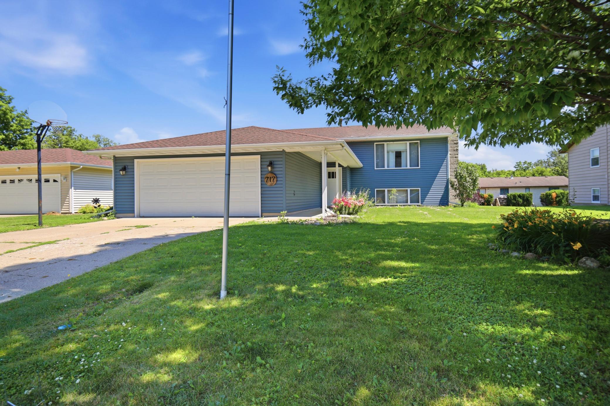 717 Colonial Circle