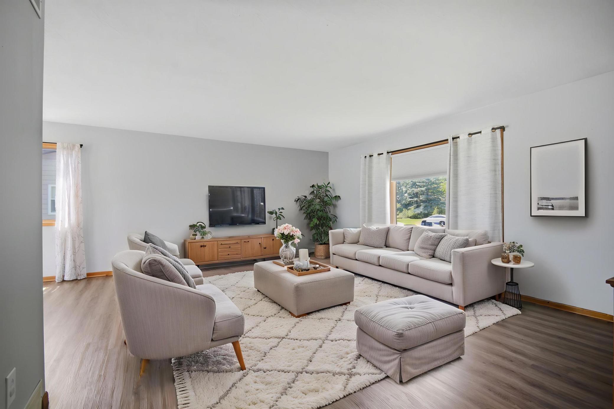 717 Colonial Circle