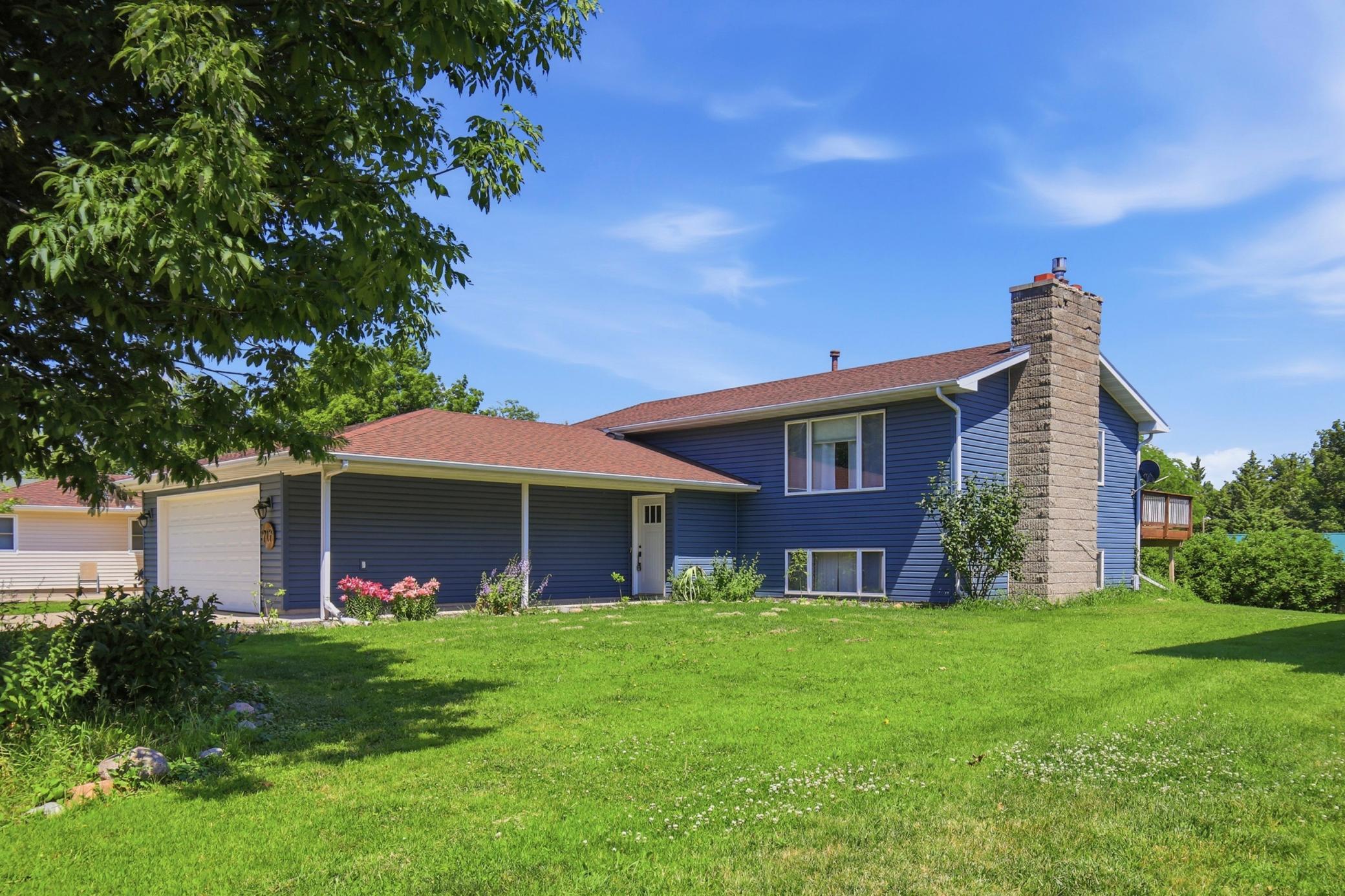 717 Colonial Circle