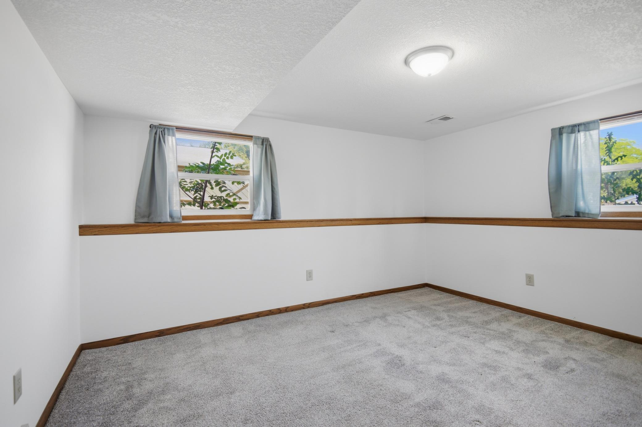 717 Colonial Circle