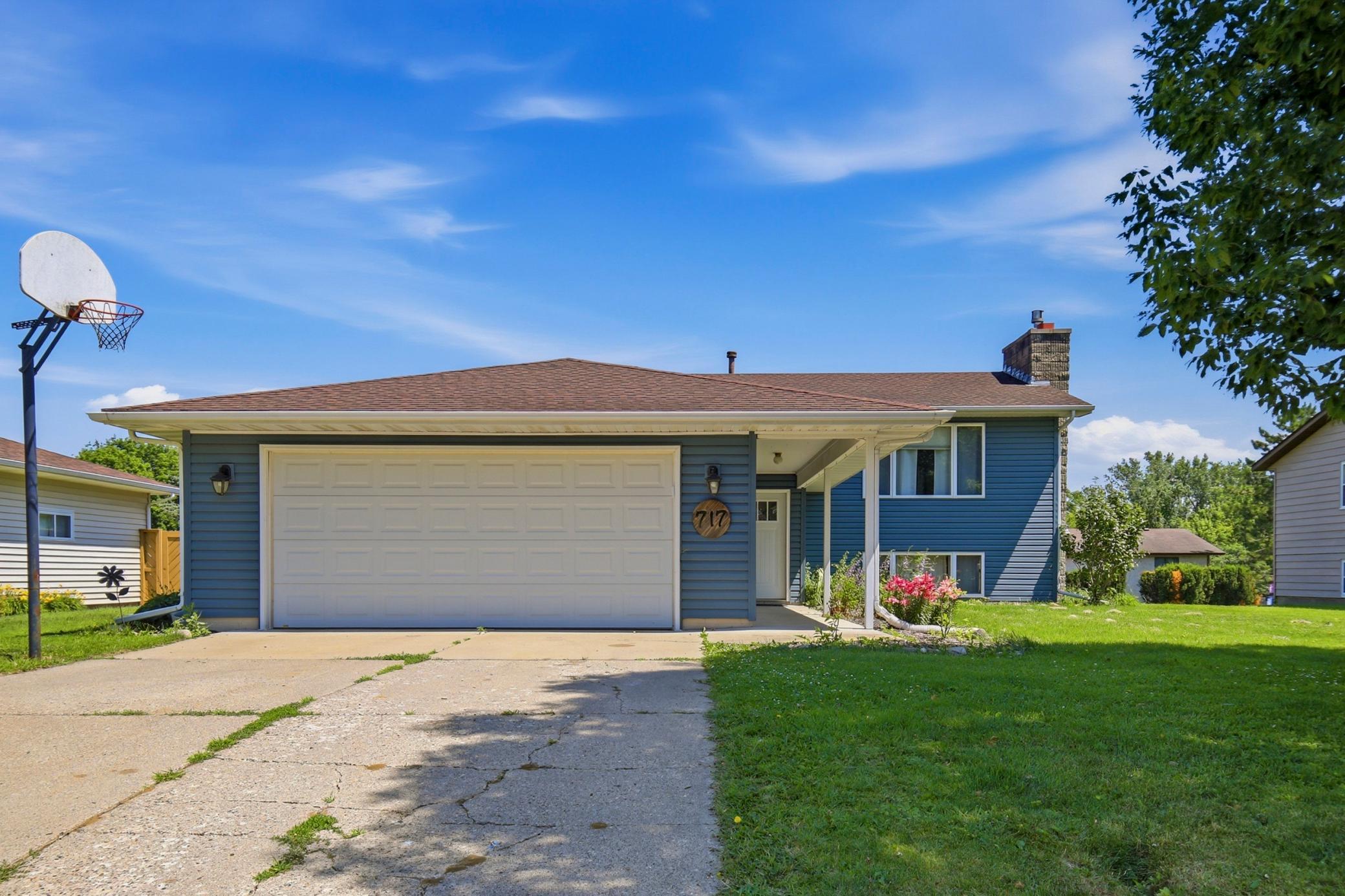 717 Colonial Circle