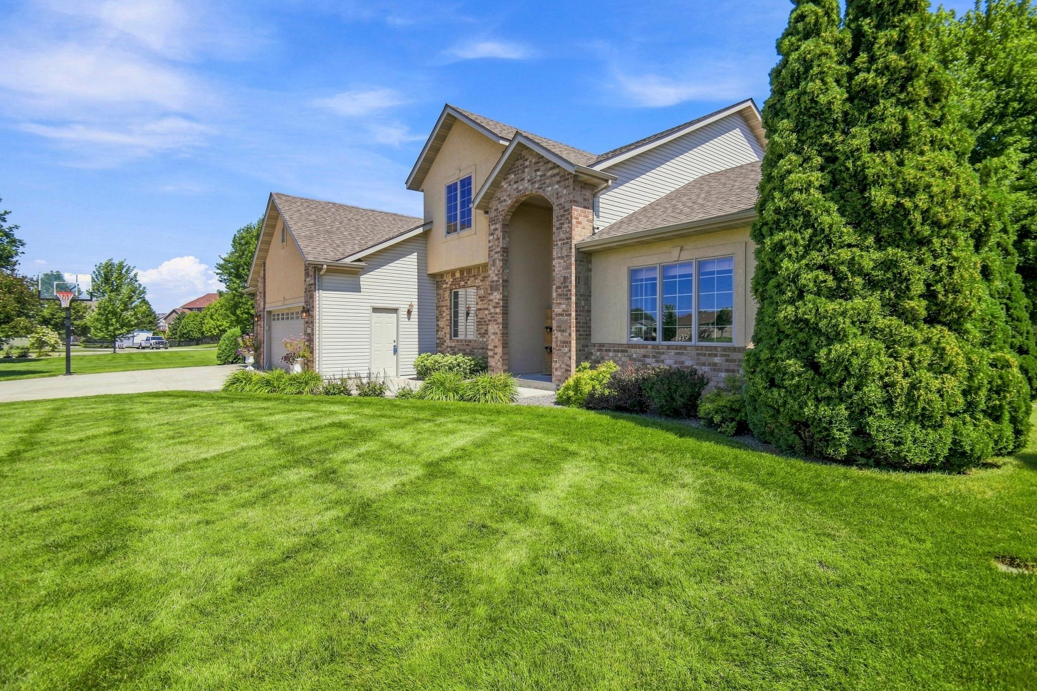 2270 Deer Trail Lane NE