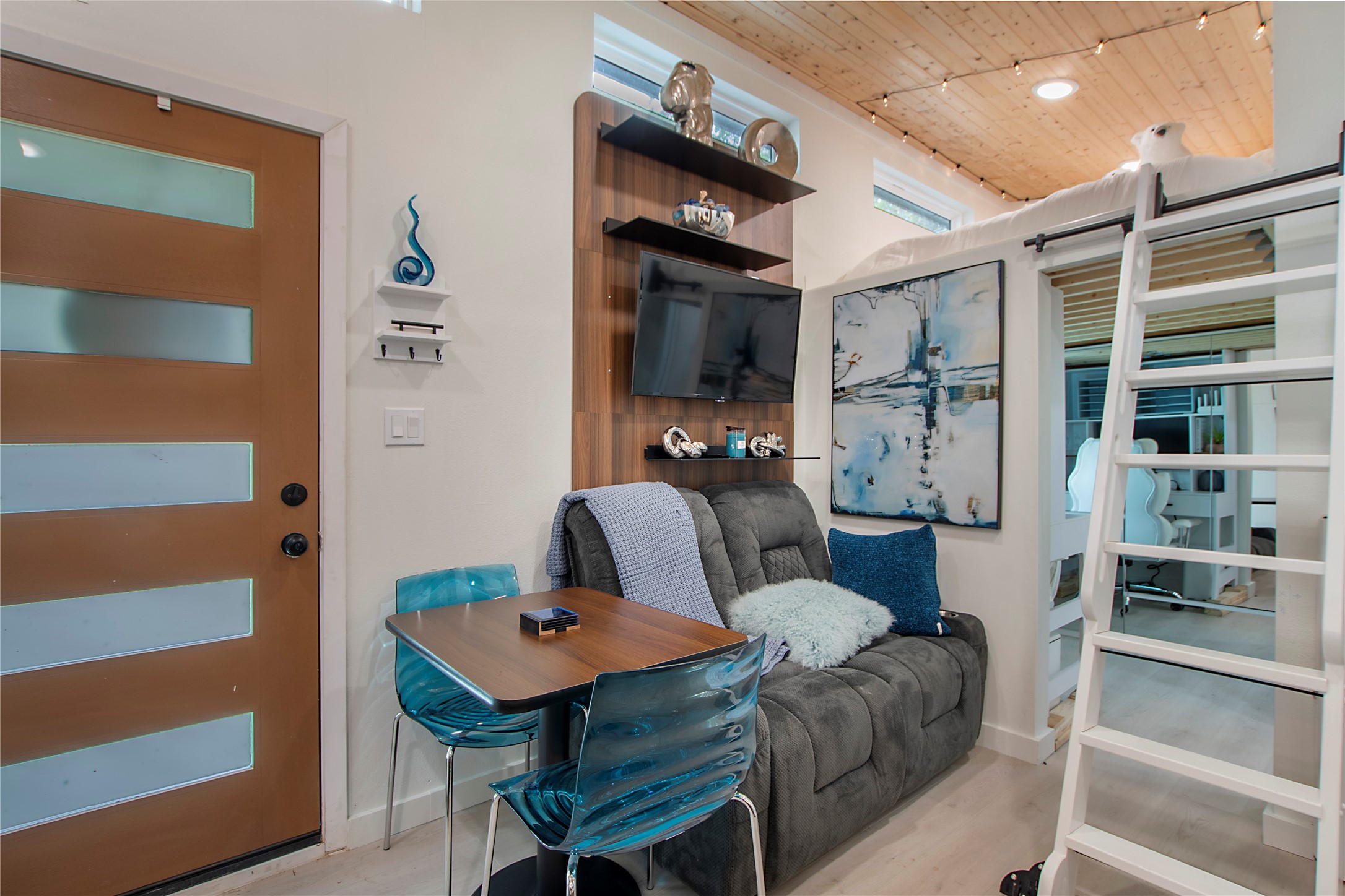 301 Paint Pony Trail N