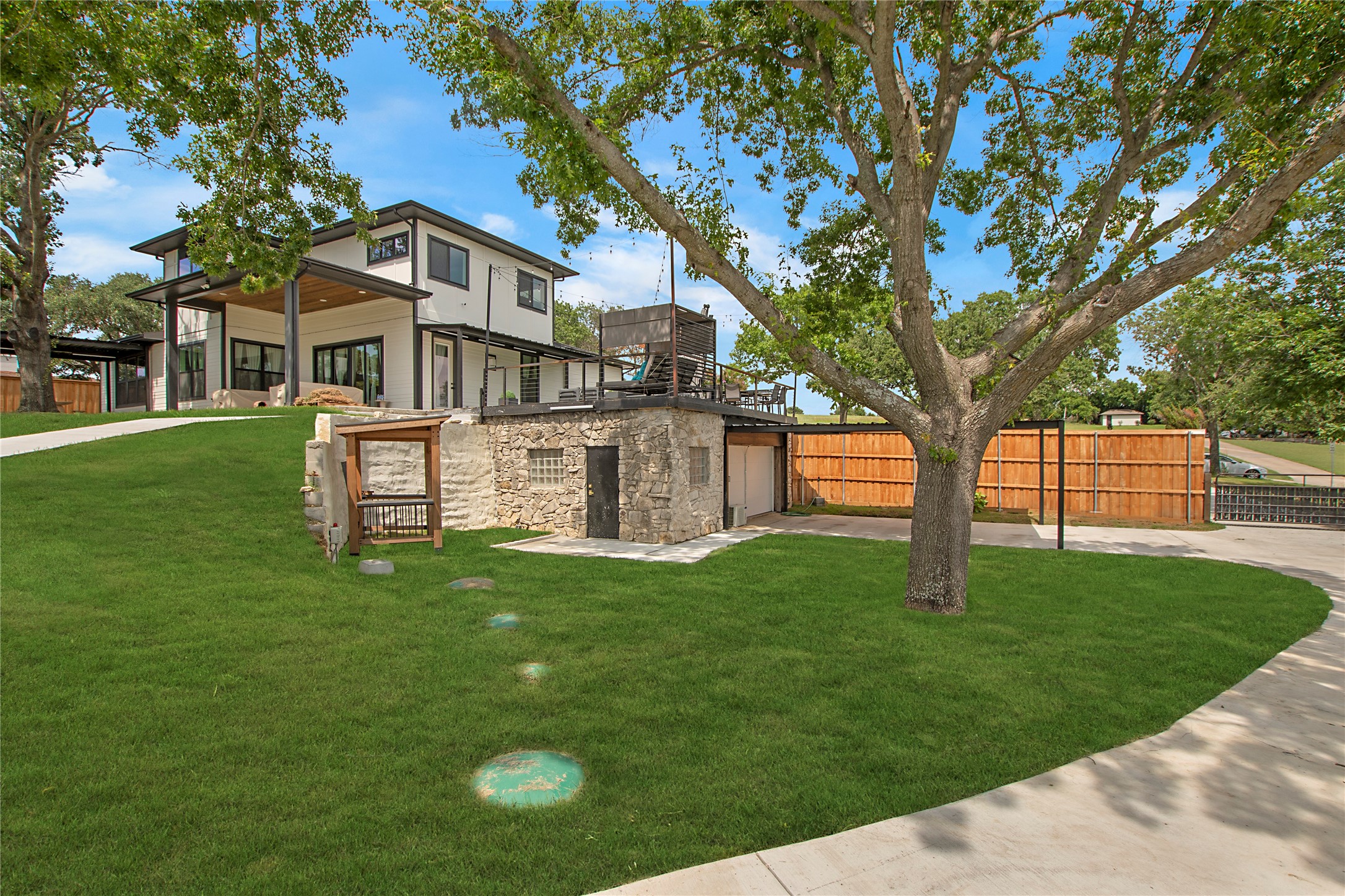 301 Paint Pony Trail N