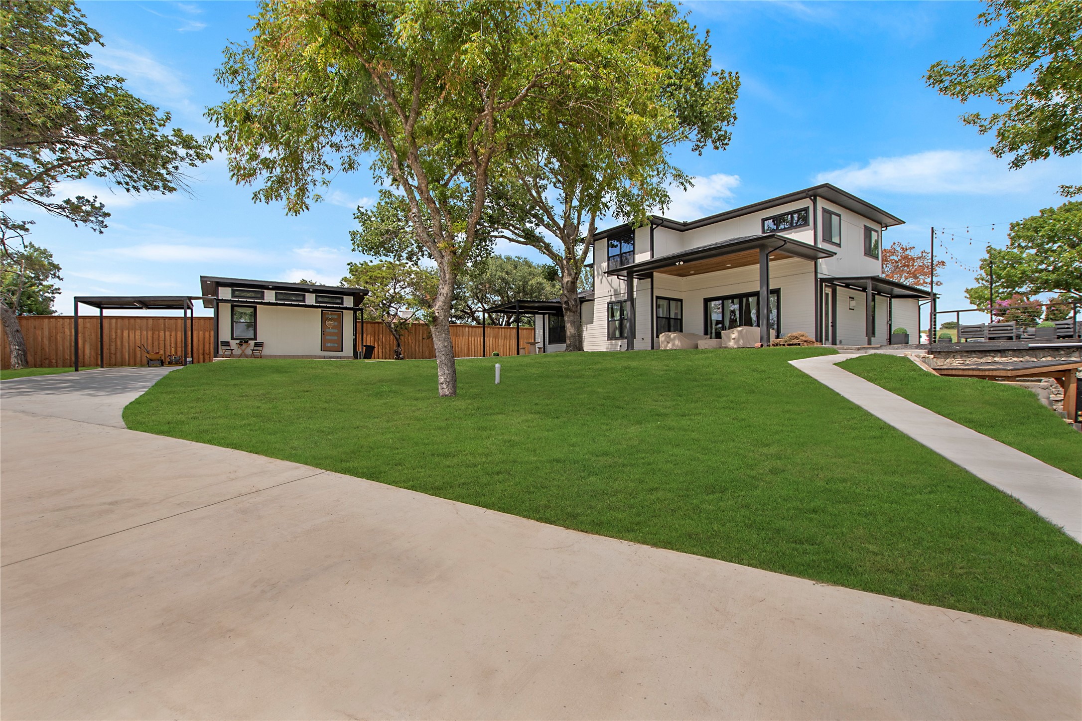 301 Paint Pony Trail N