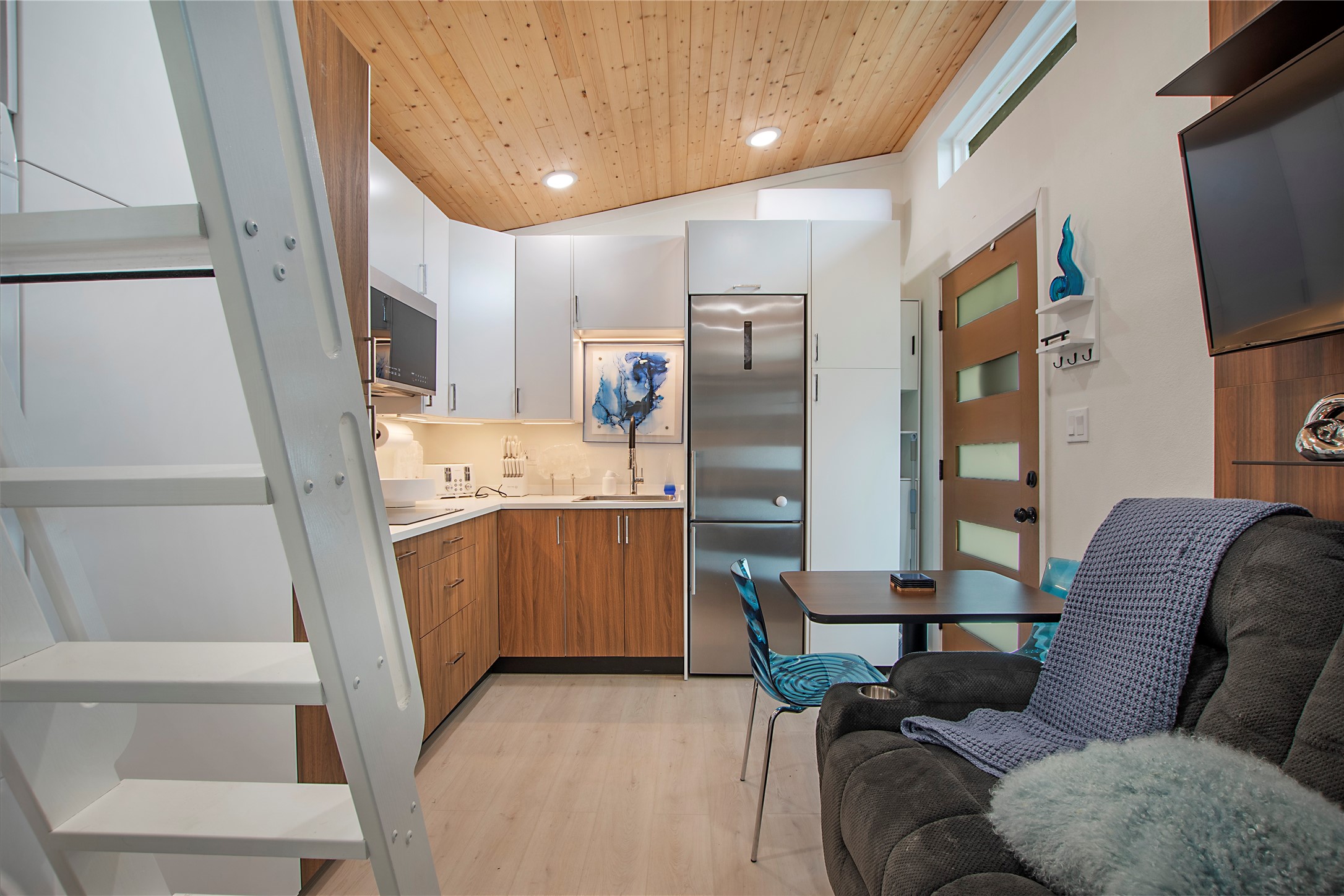 301 Paint Pony Trail N