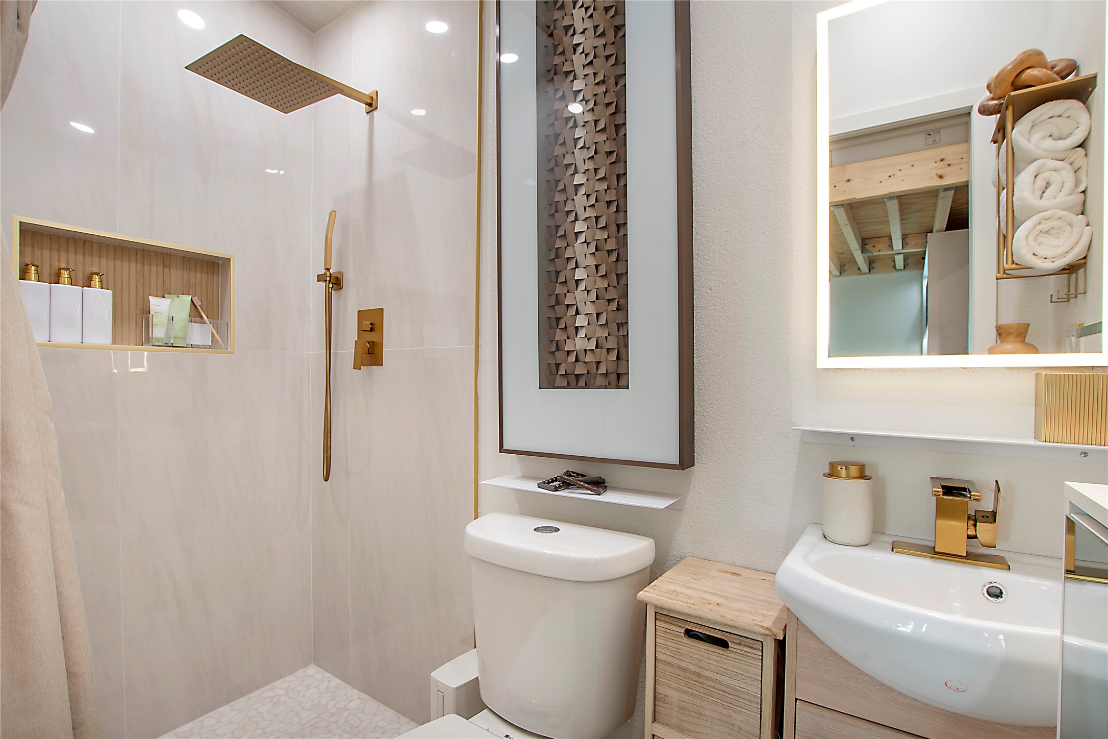 301 Paint Pony Trail N