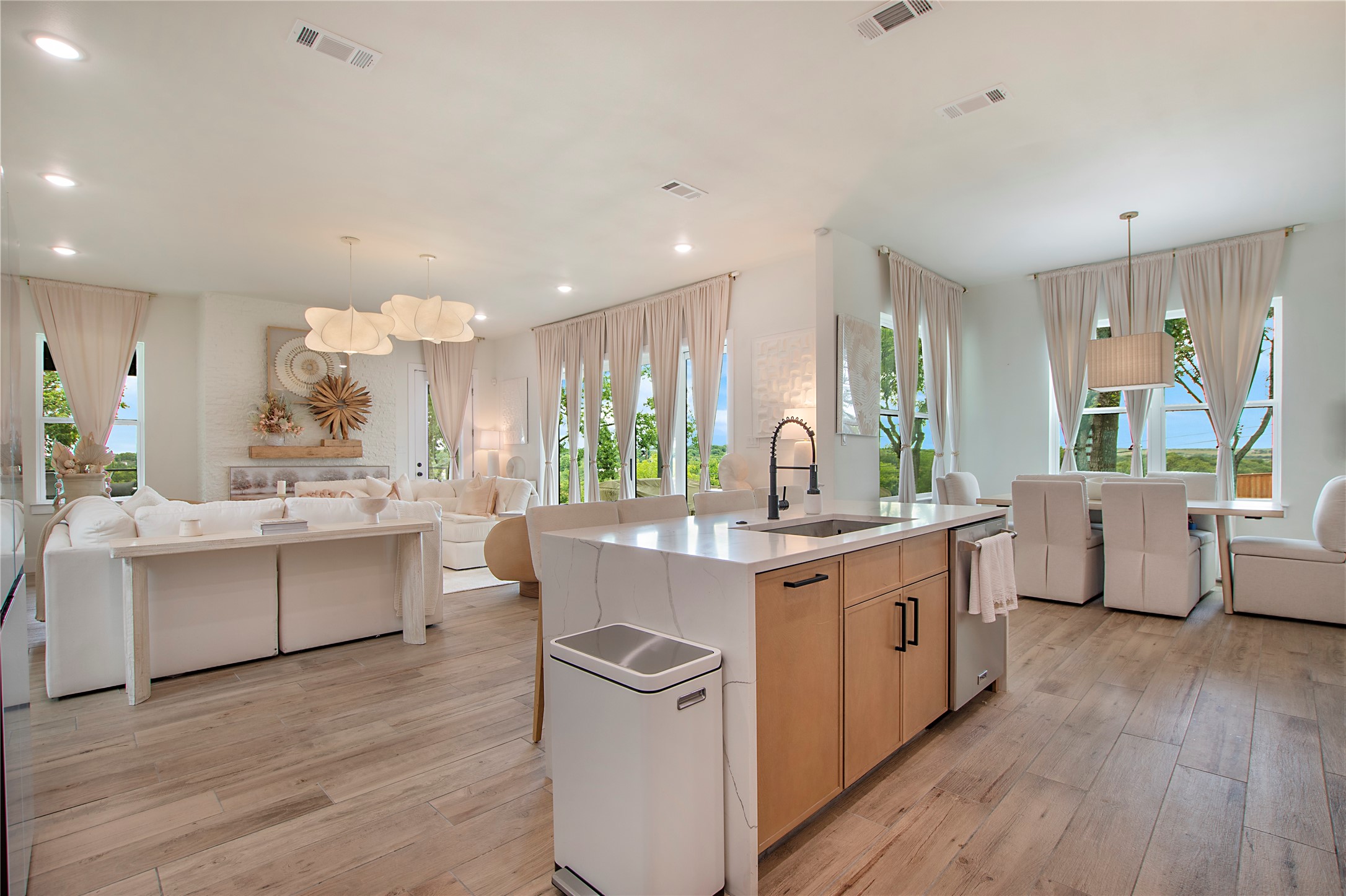 301 Paint Pony Trail N