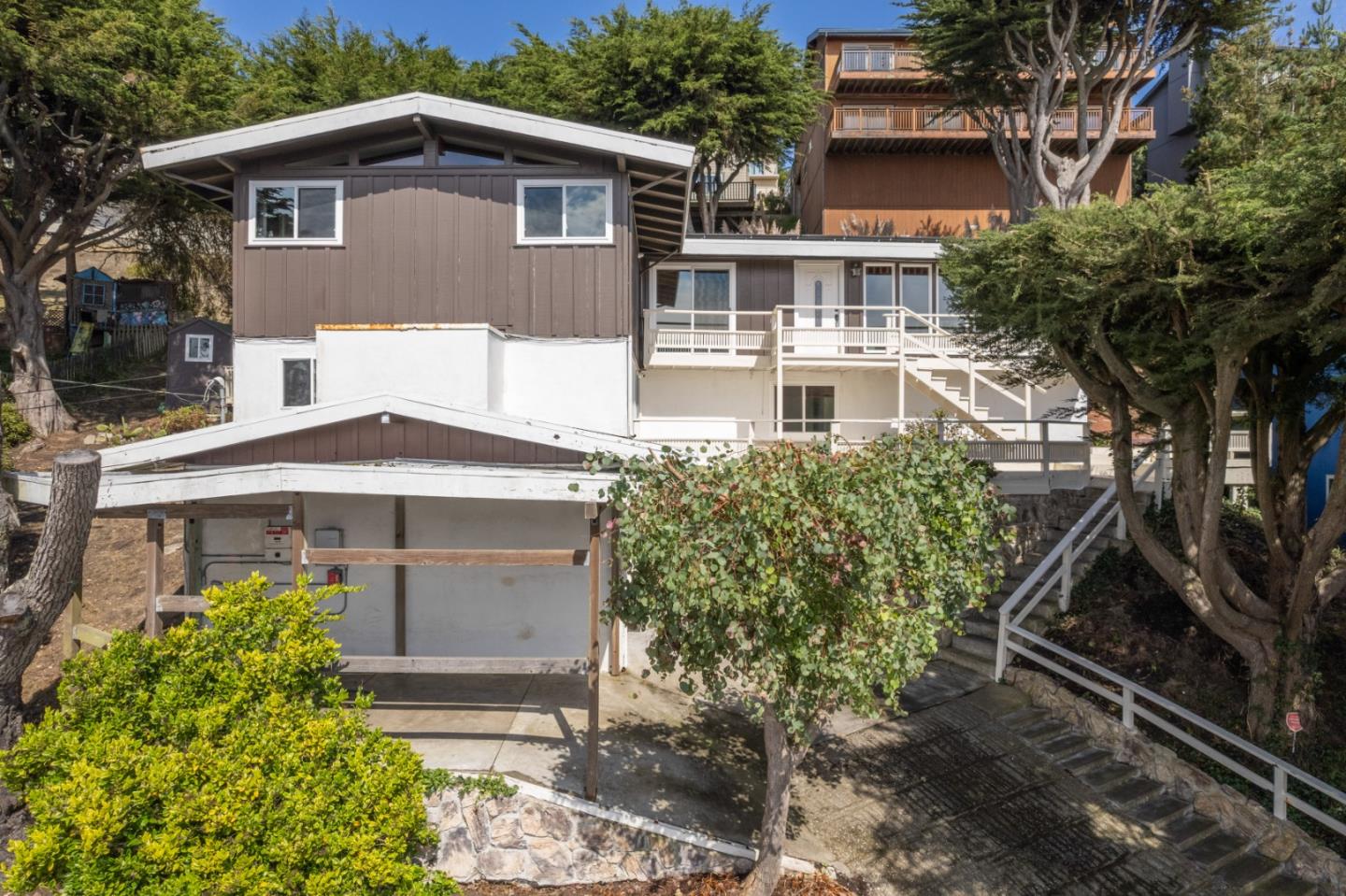 355 Beaumont Boulevard