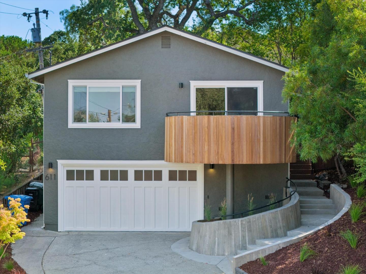 611 Hillcrest Drive