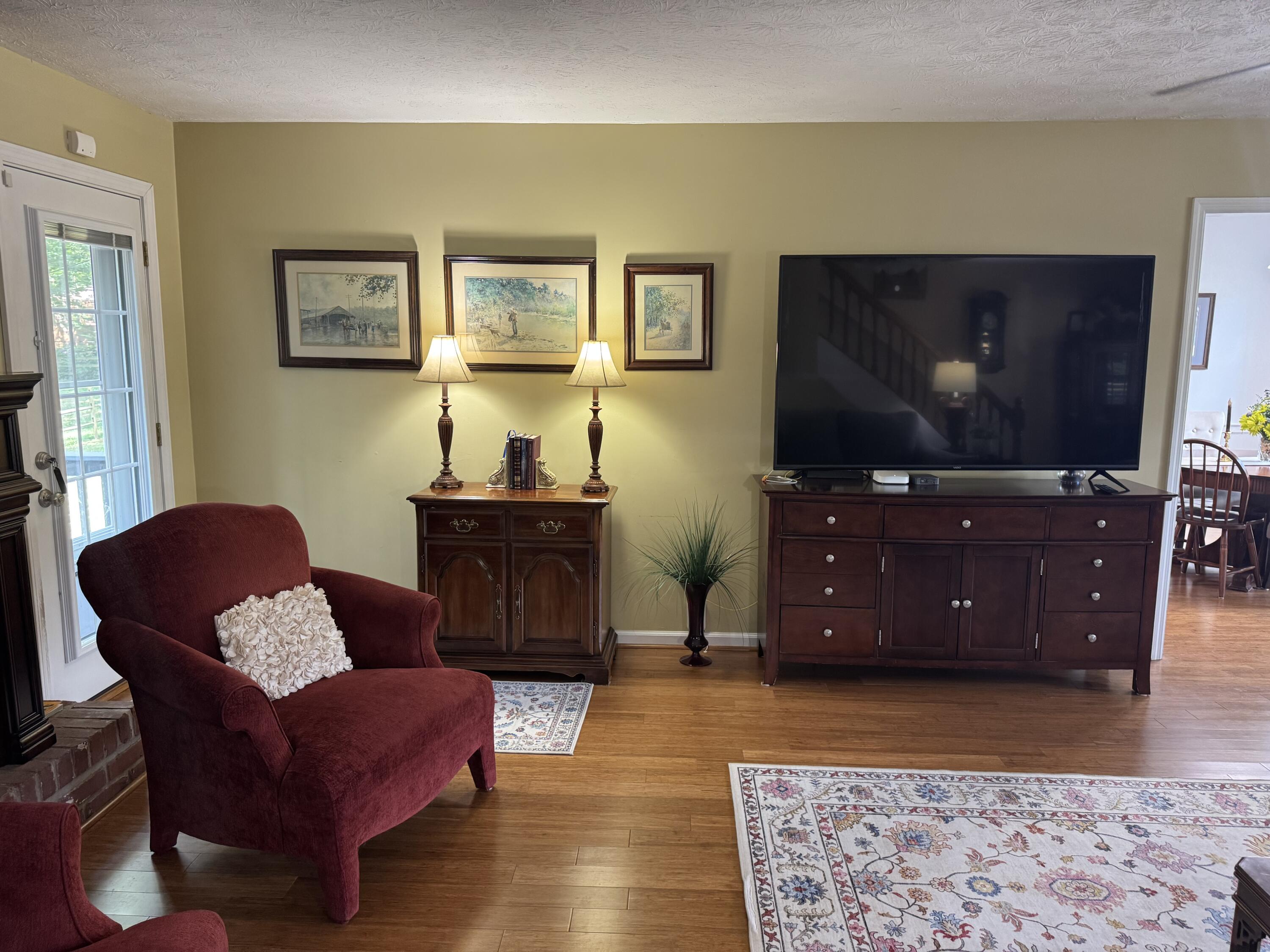 206 Glenbrook Court