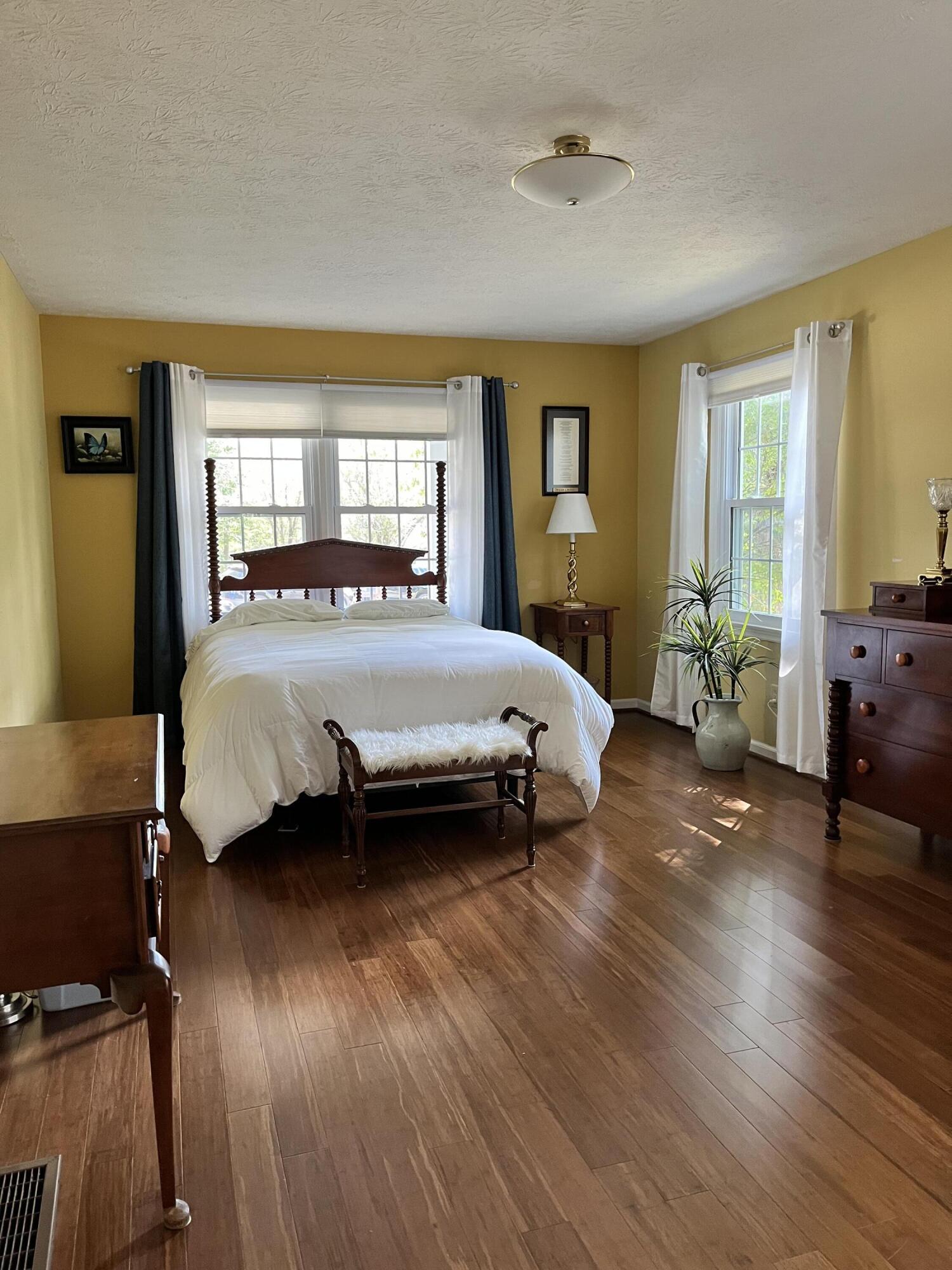 206 Glenbrook Court
