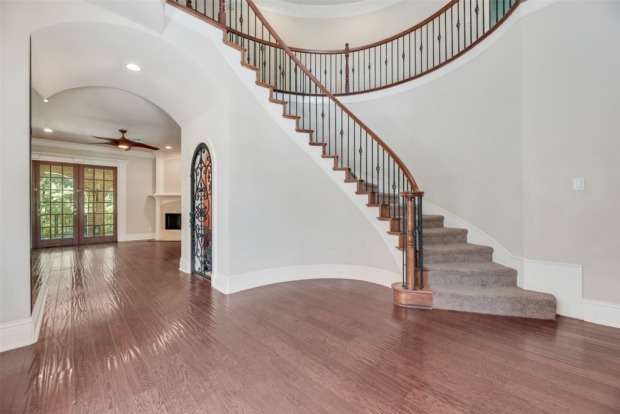 917 Belclaire Circle