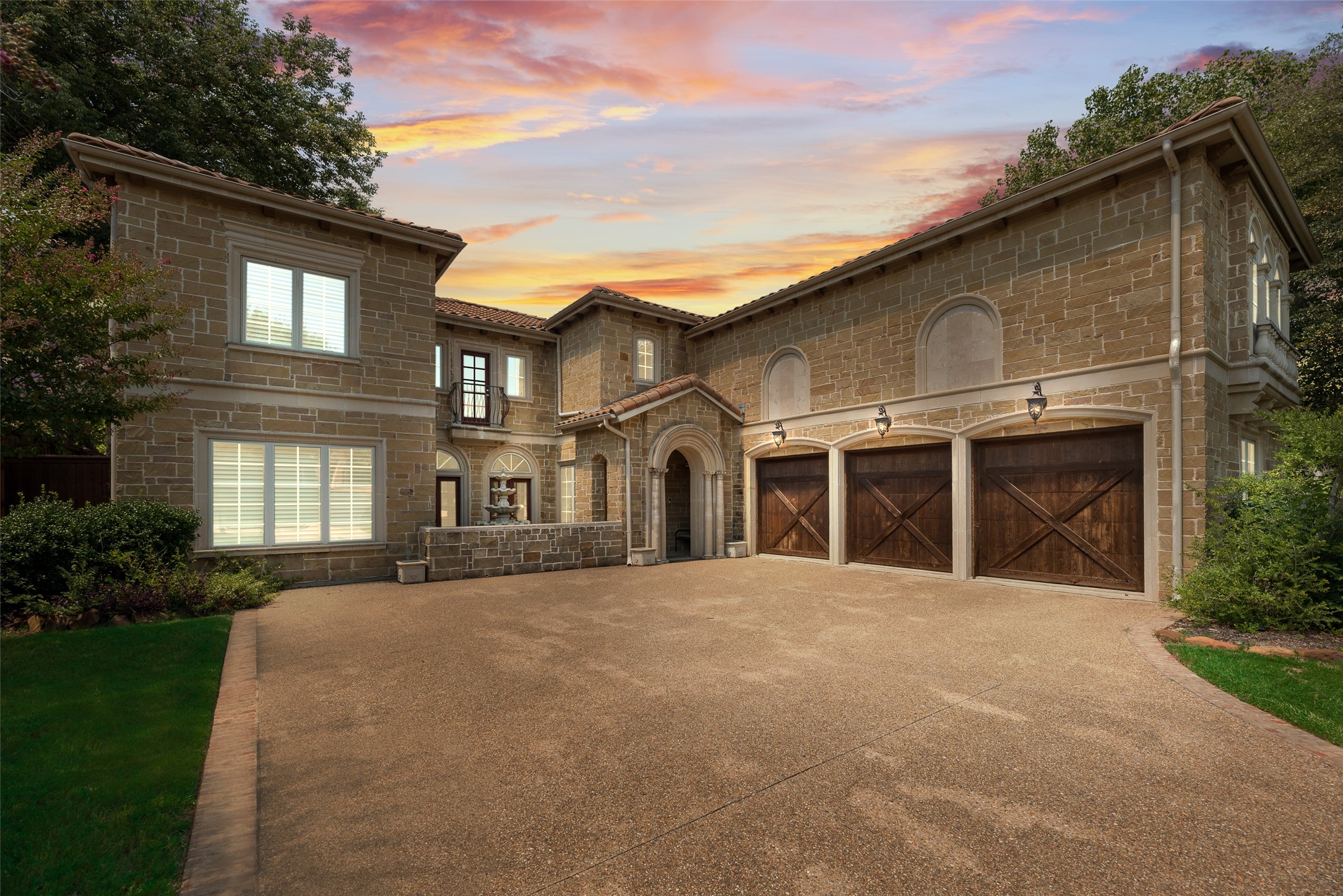 917 Belclaire Circle