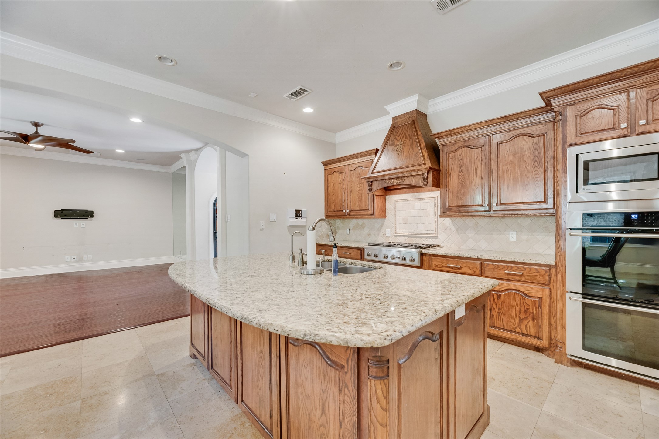 917 Belclaire Circle