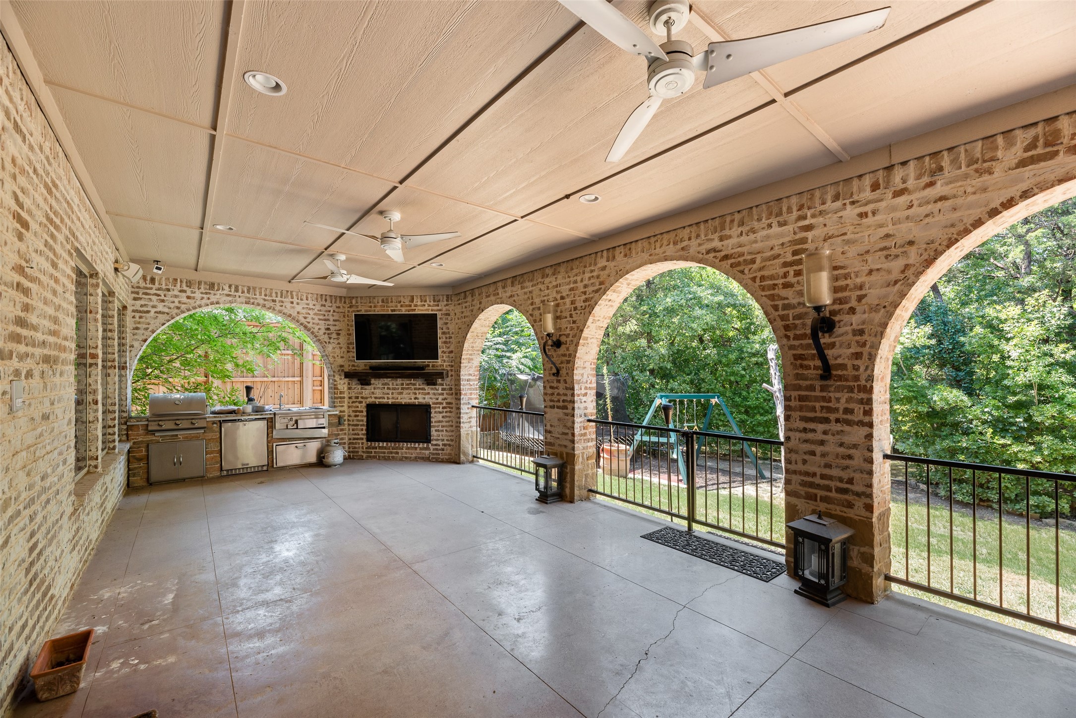 917 Belclaire Circle