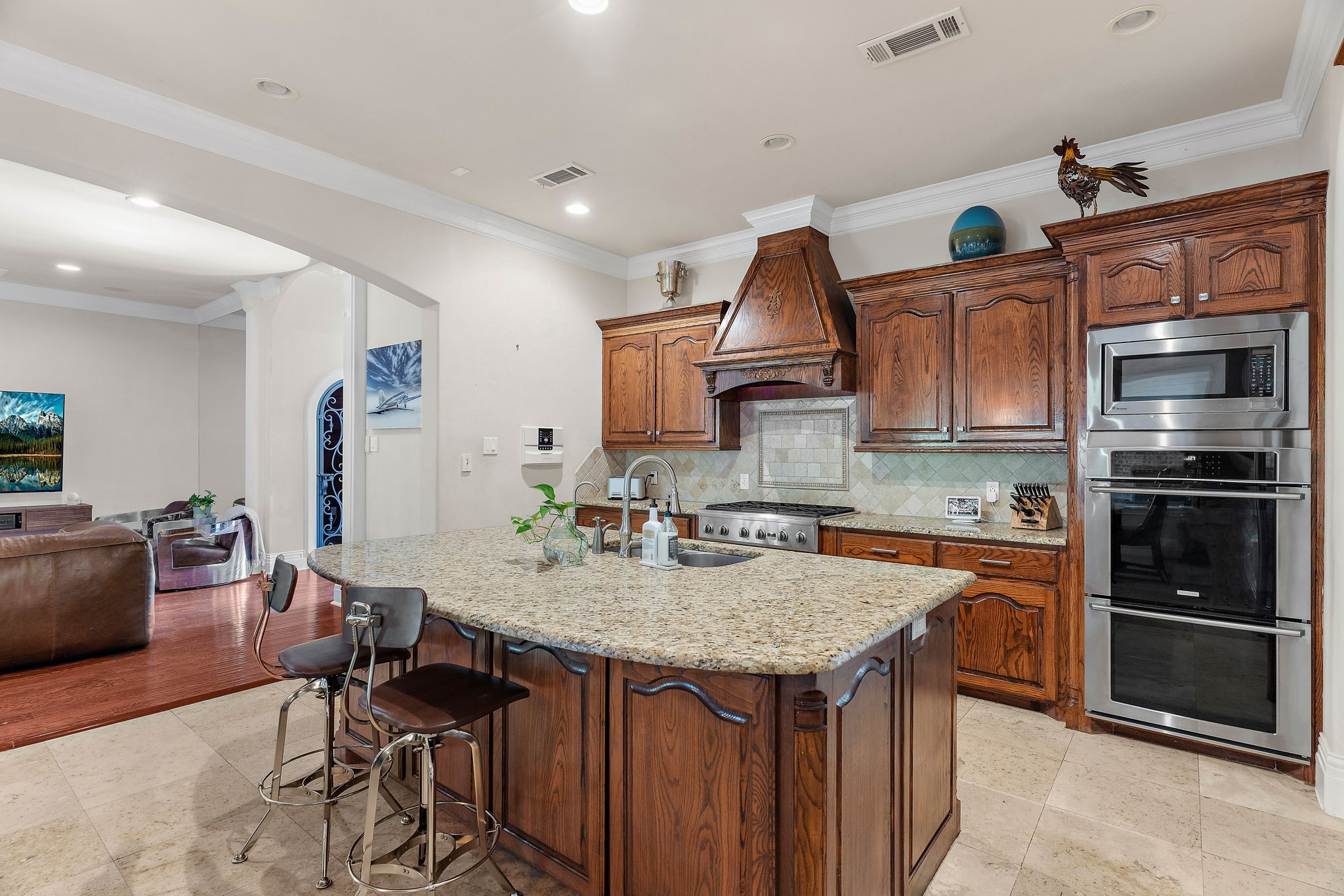 917 Belclaire Circle