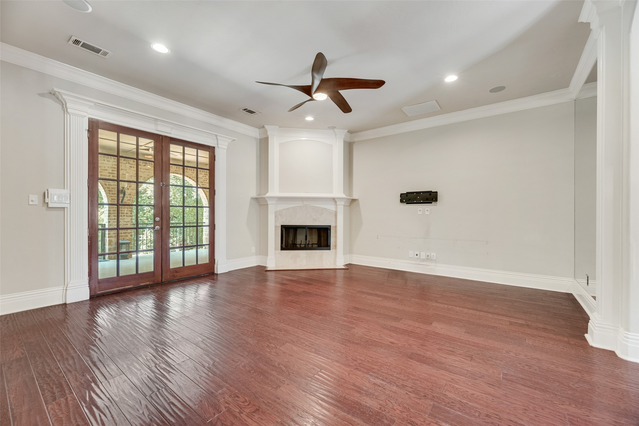 917 Belclaire Circle
