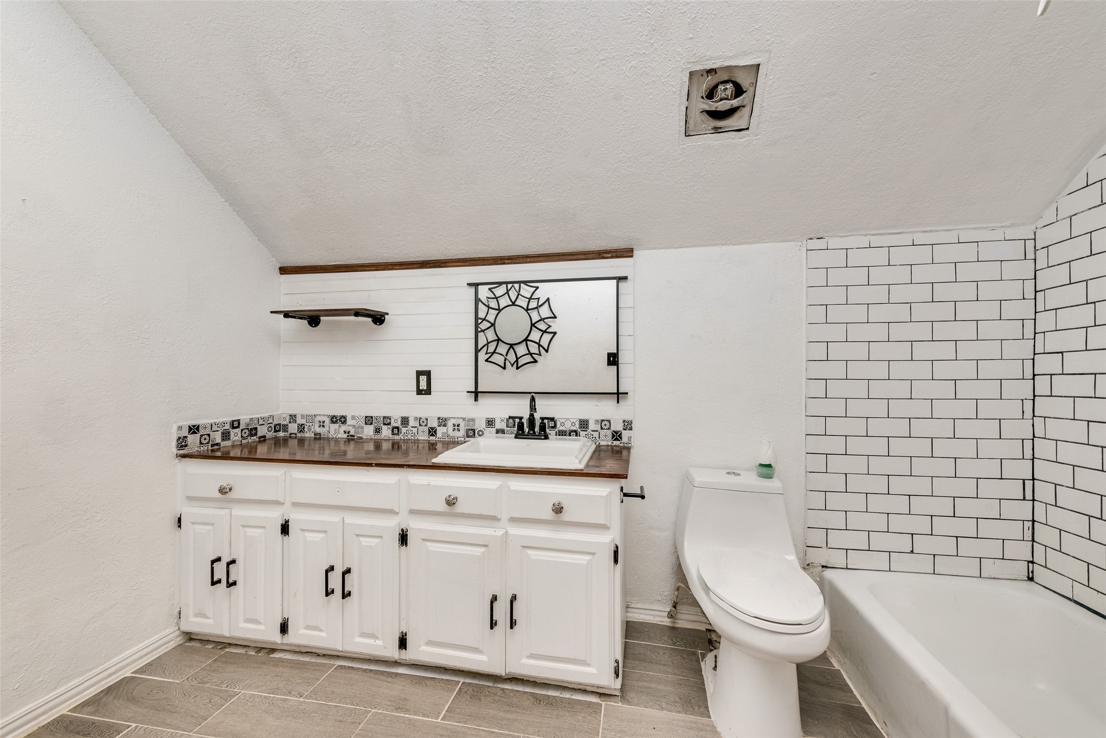 1205 Circle Lane