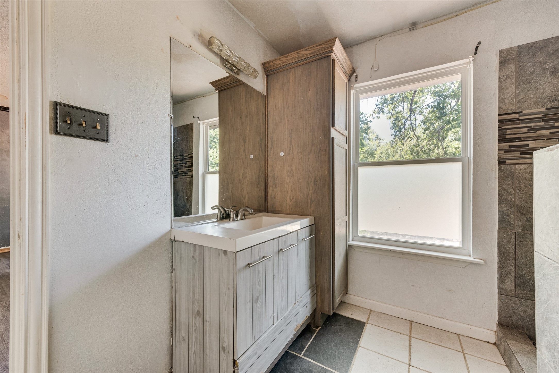 1205 Circle Lane