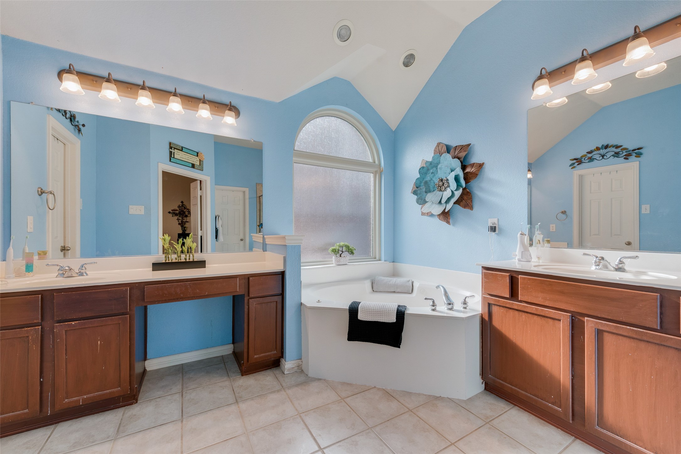 2435 Beachview Drive