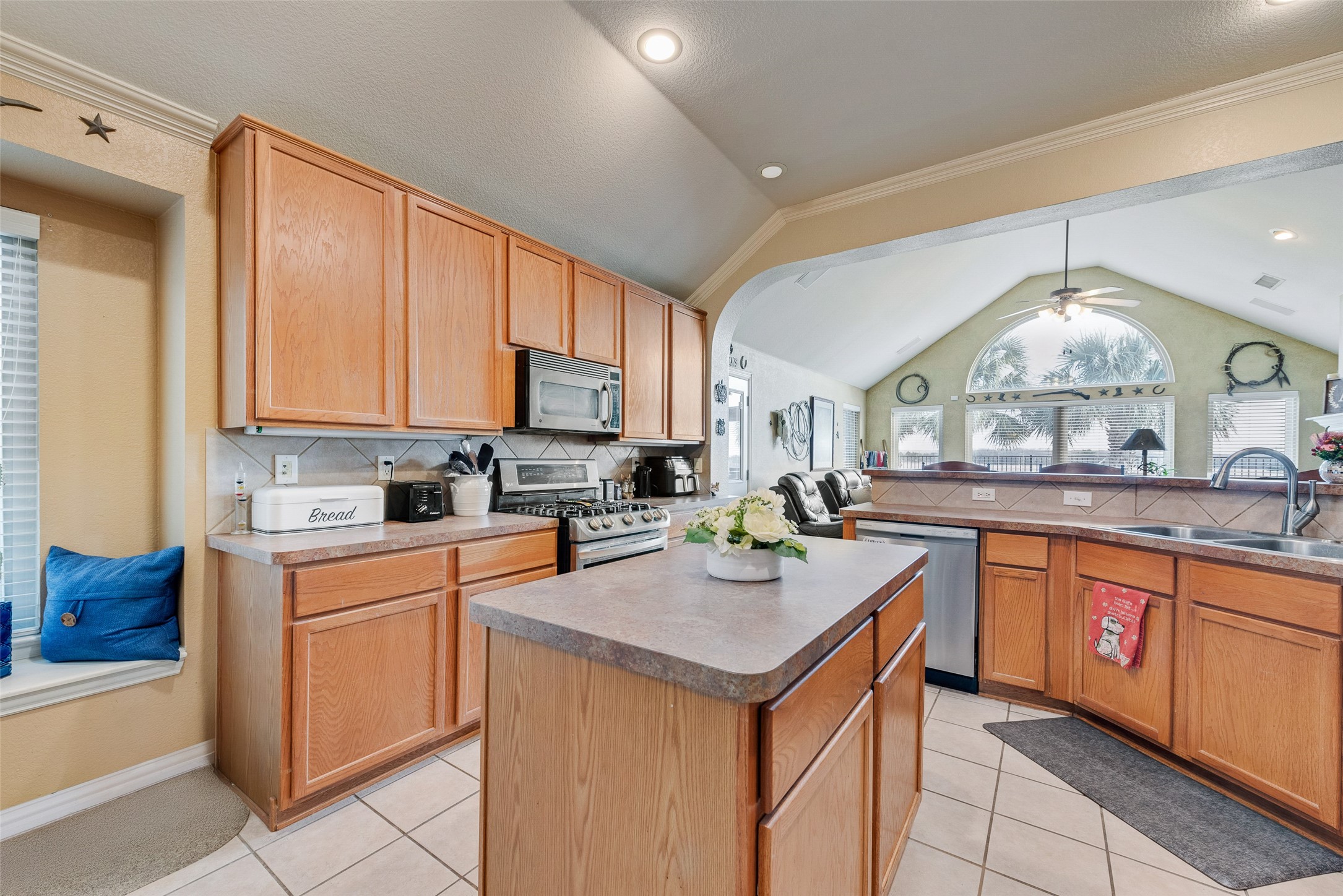 2435 Beachview Drive