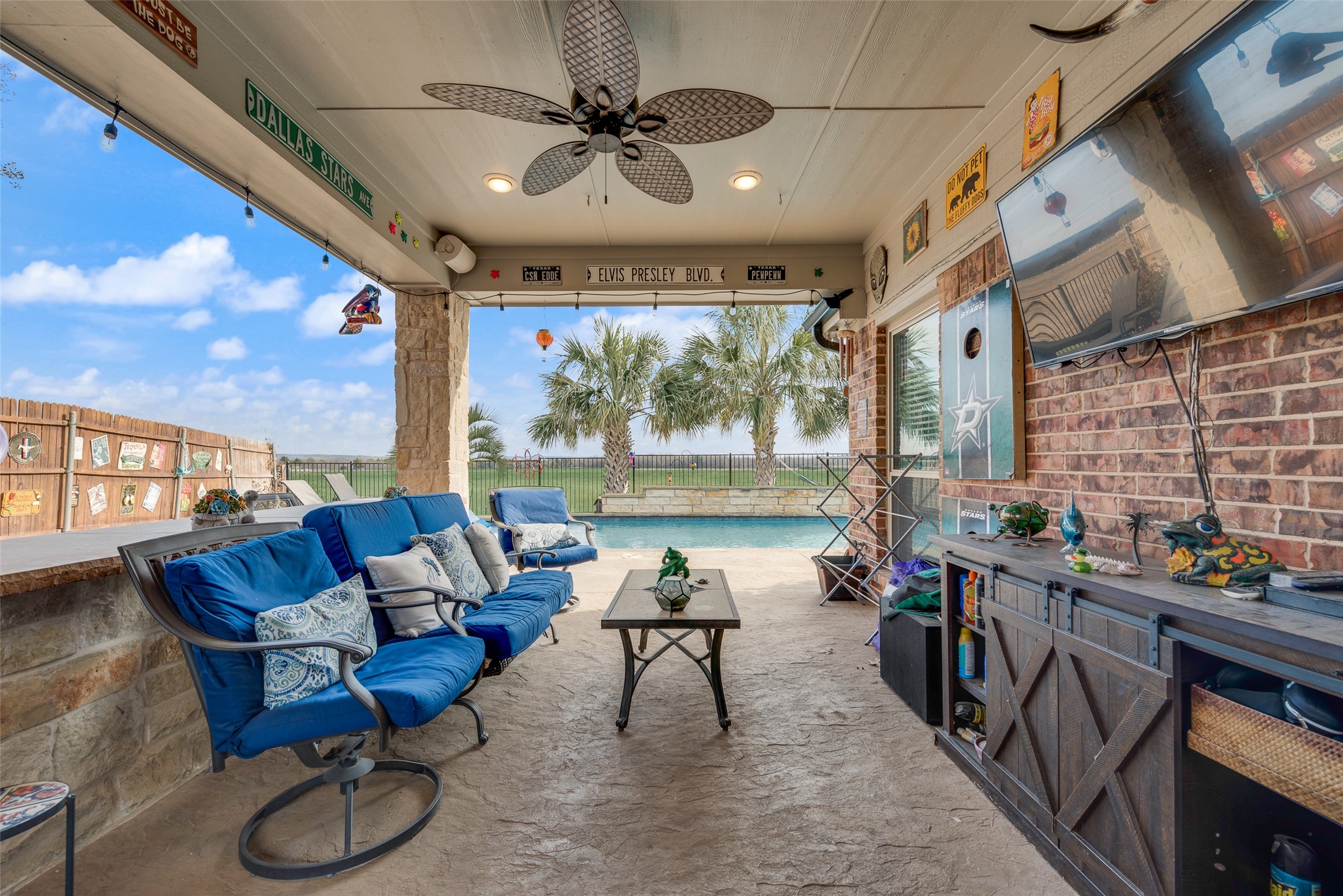 2435 Beachview Drive