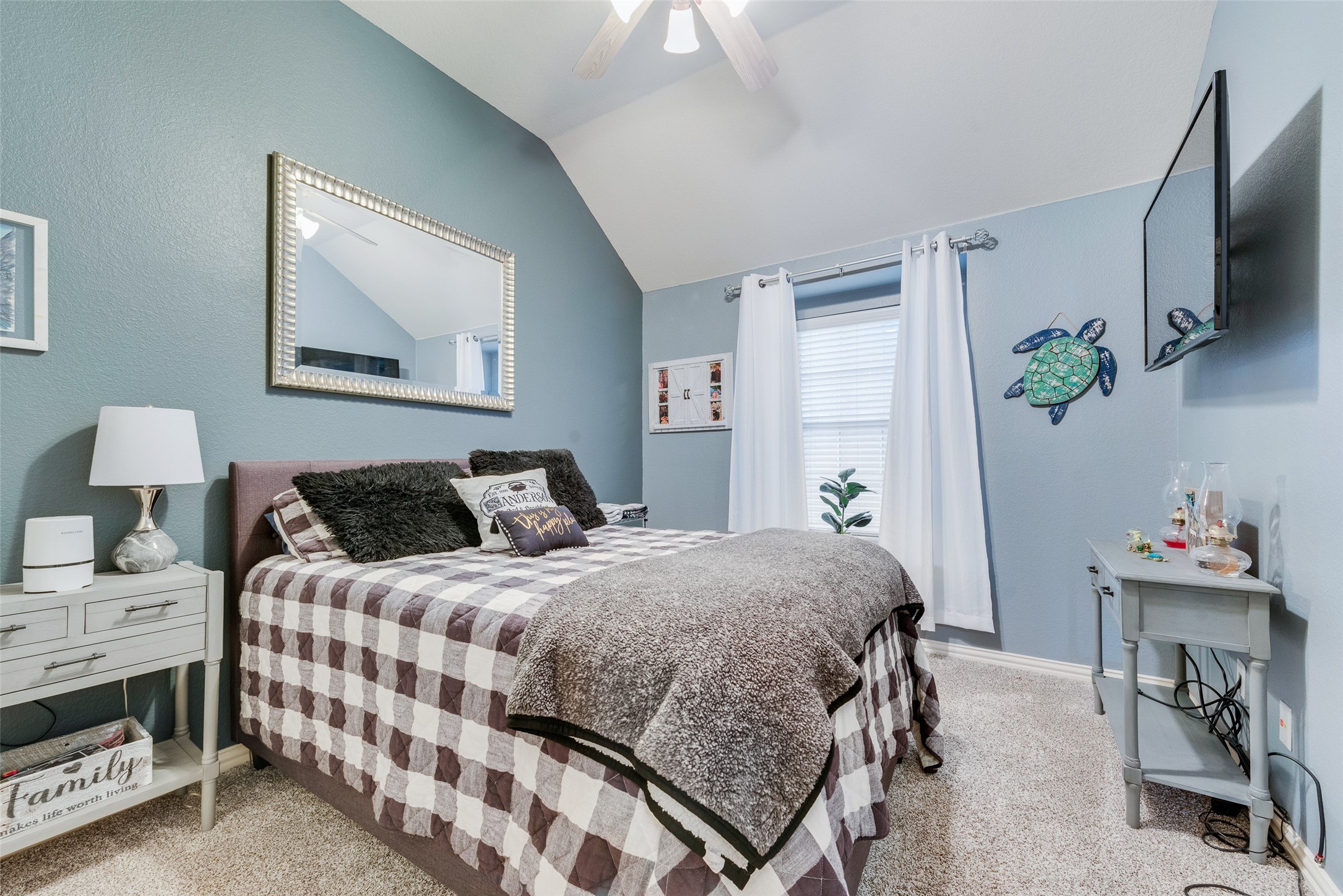 2435 Beachview Drive