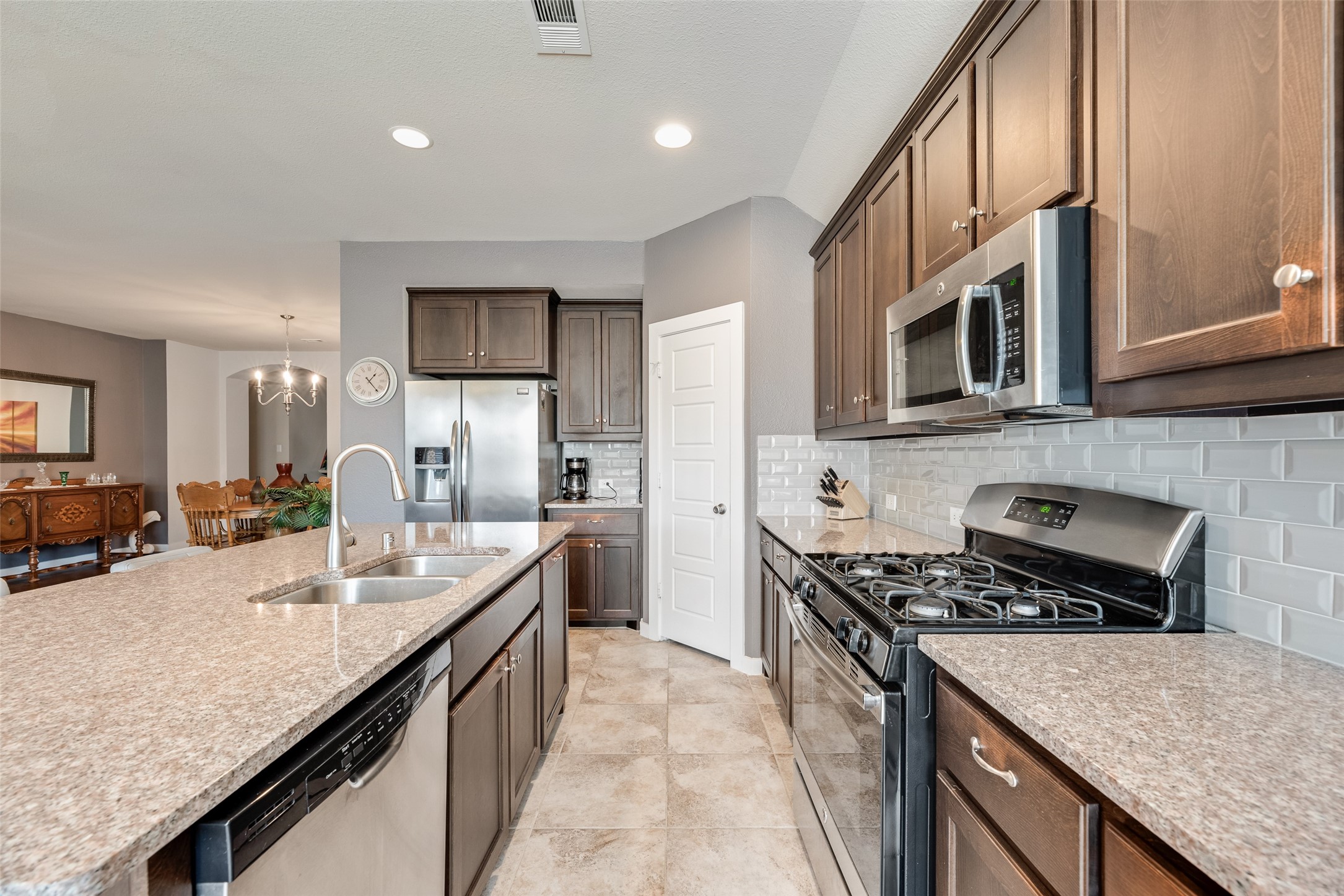 616 Forefront Avenue