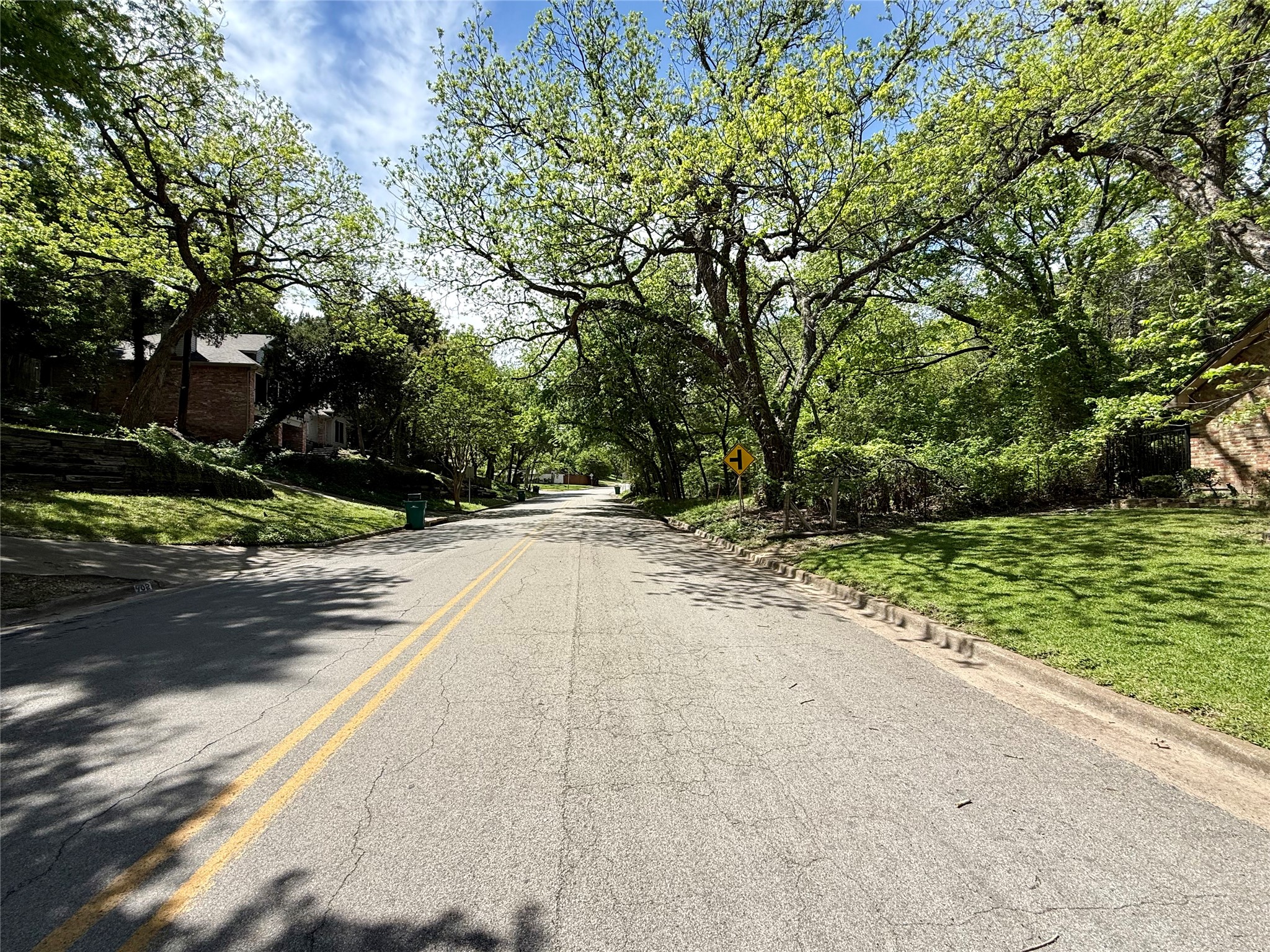 906 Sleepy Hollow Drive