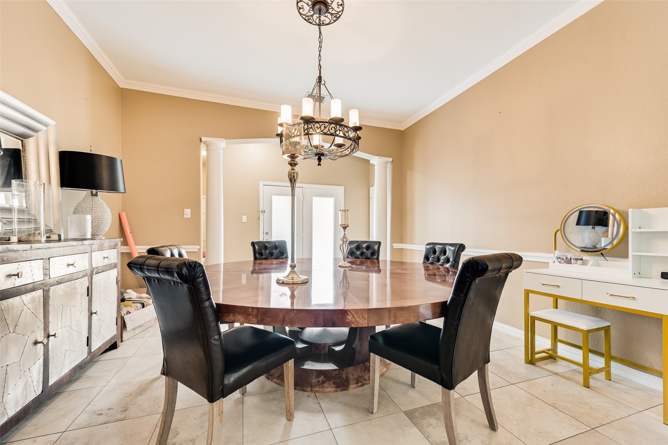 663 Links View Court