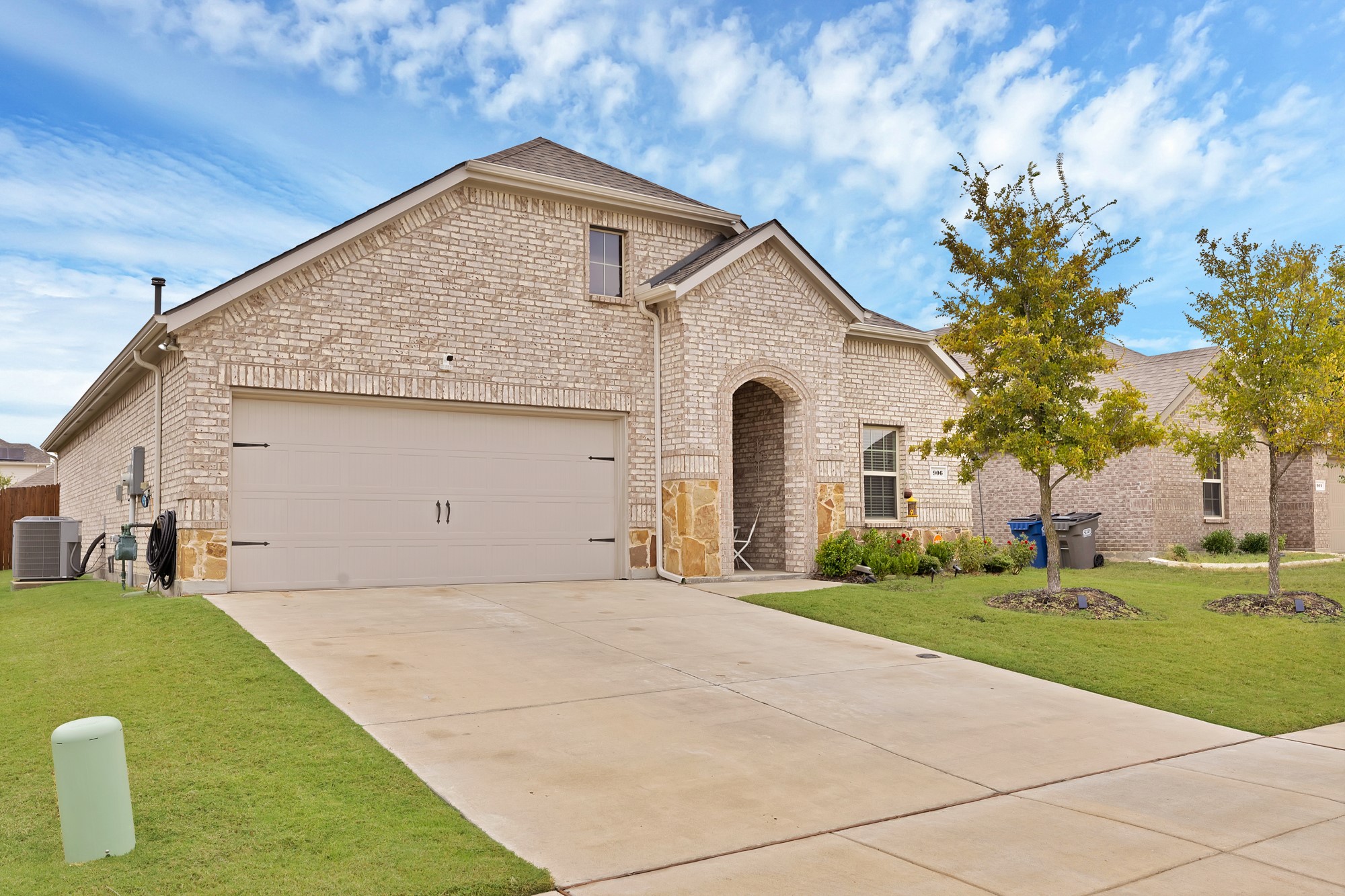 906 Honey Maple Street