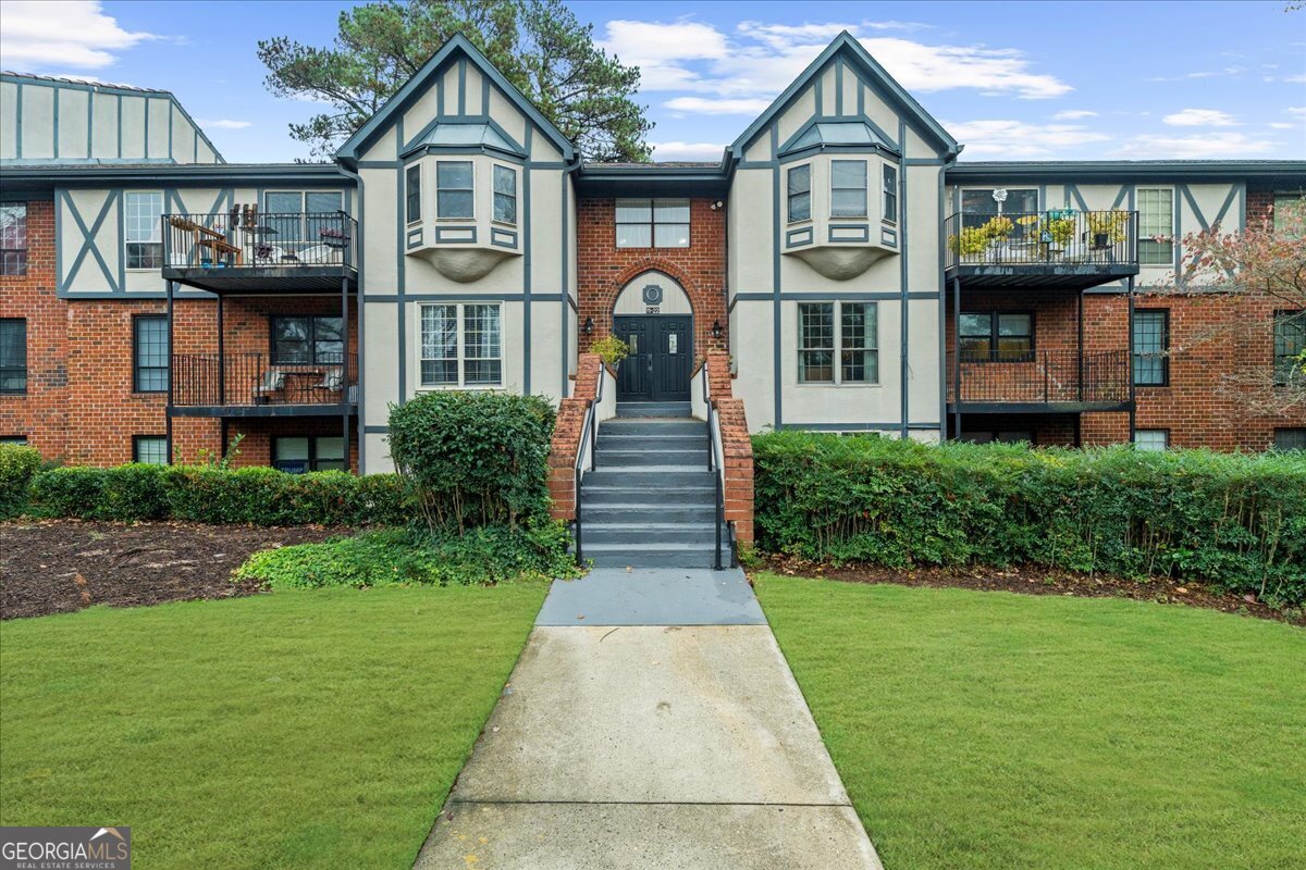 6851 Roswell Road