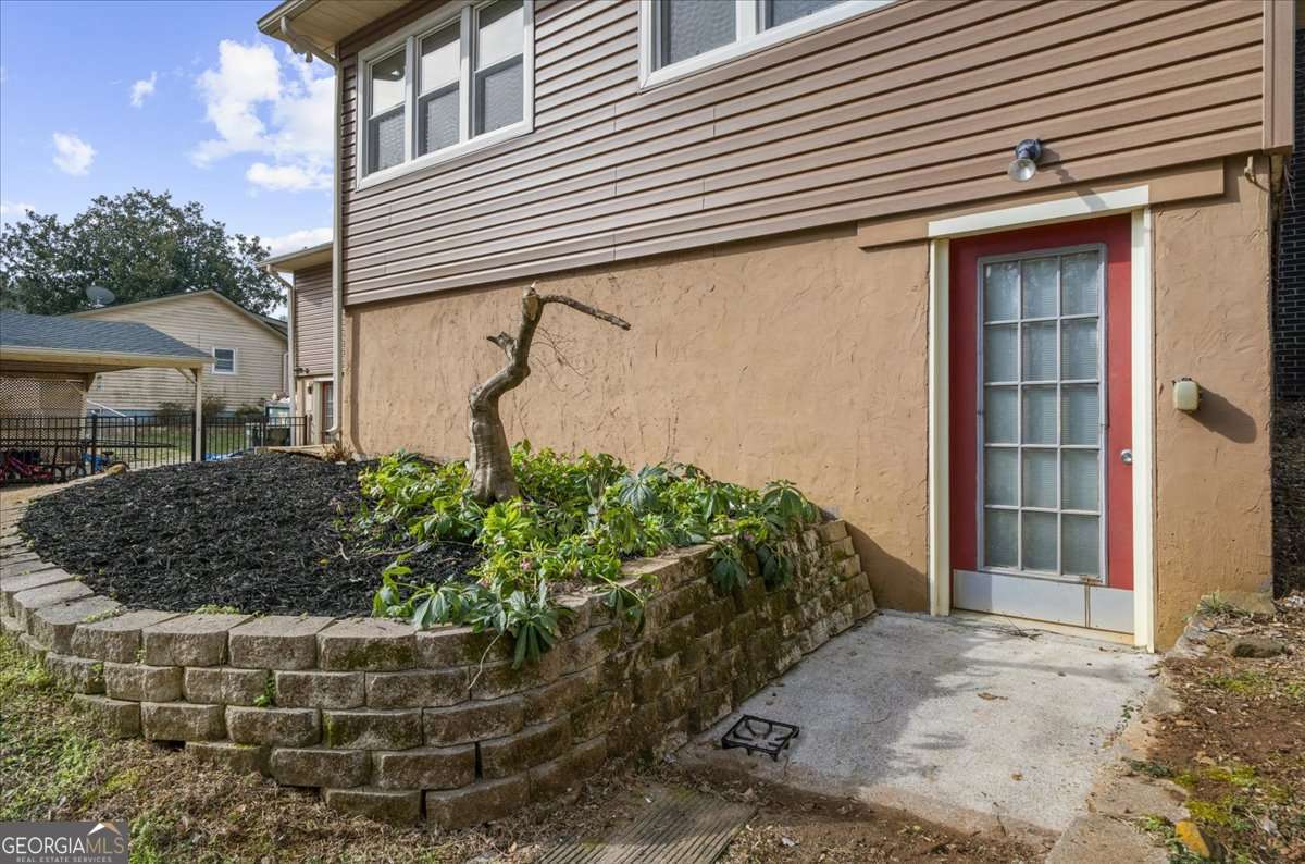 513 Rivercrest Drive