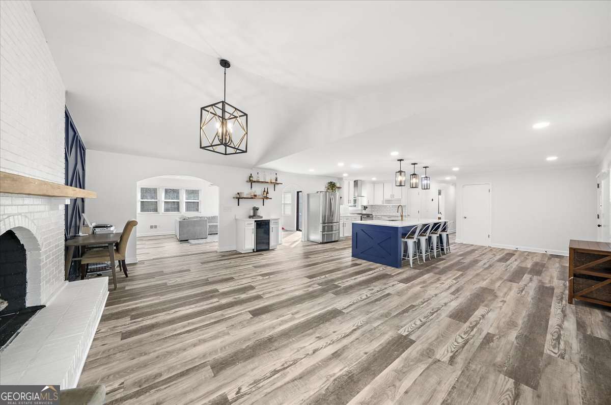 513 Rivercrest Drive