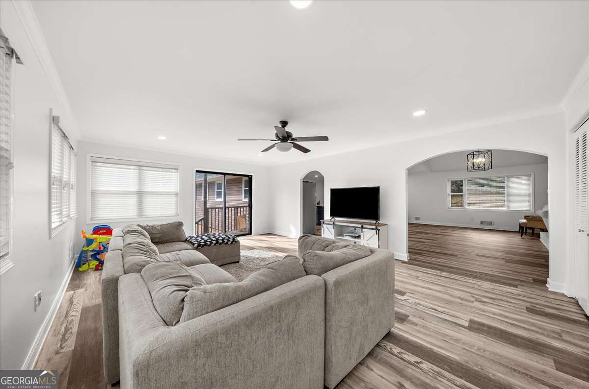 513 Rivercrest Drive