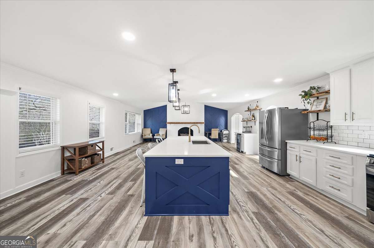 513 Rivercrest Drive