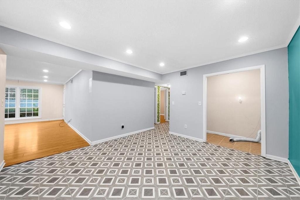 6851 Roswell Road Unit O11
