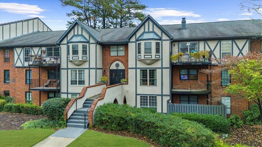 6851 Roswell Road Unit O11