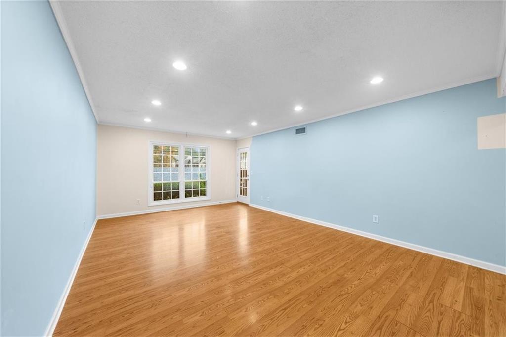 6851 Roswell Road Unit O11