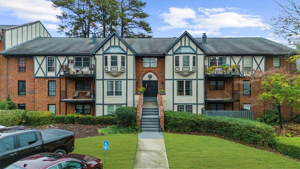 6851 Roswell Road Unit O11