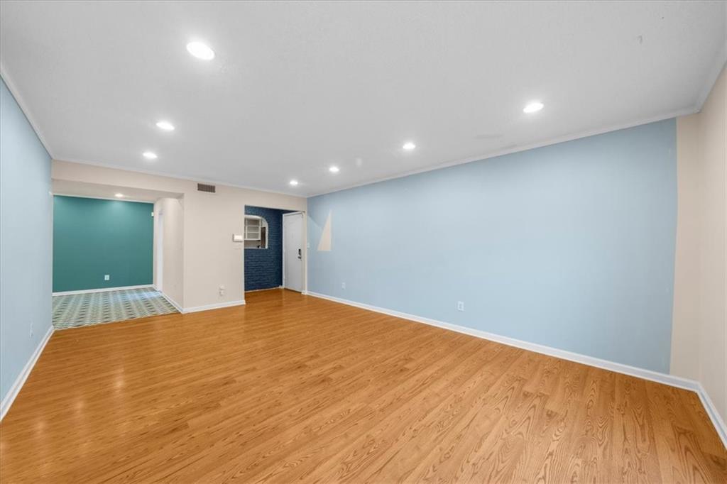 6851 Roswell Road Unit O11