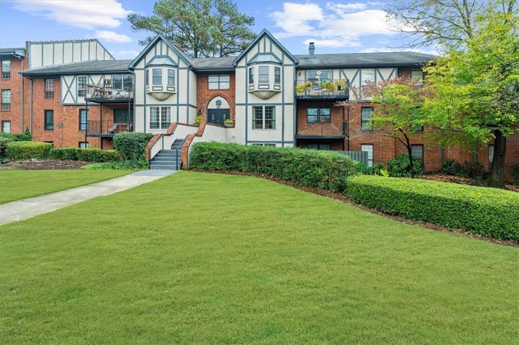 6851 Roswell Road Unit O11