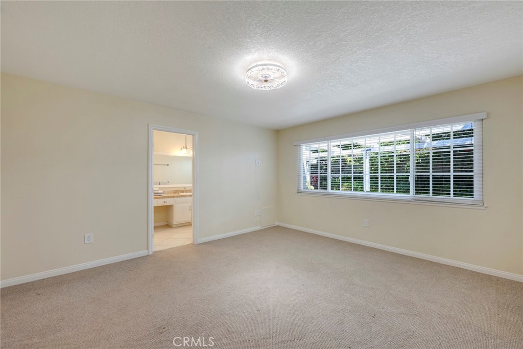 1319 N Navarro Place