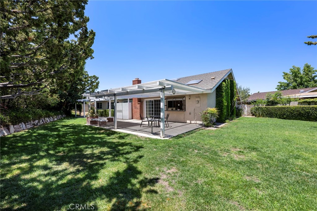 1319 N Navarro Place