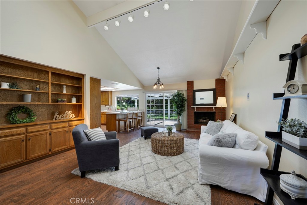 1319 N Navarro Place