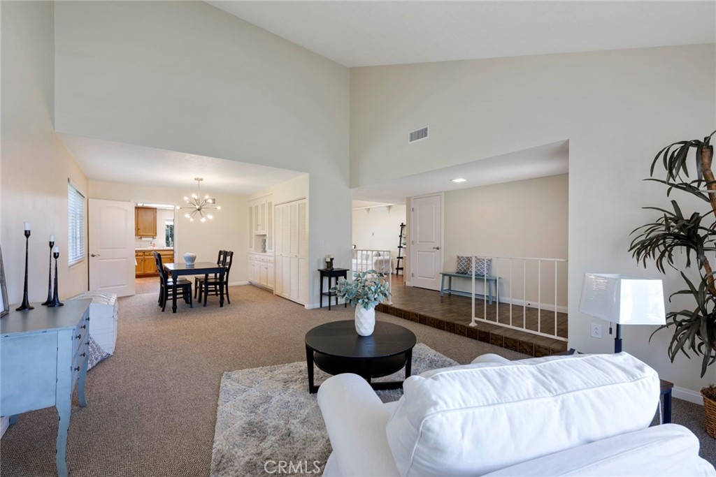 1319 N Navarro Place