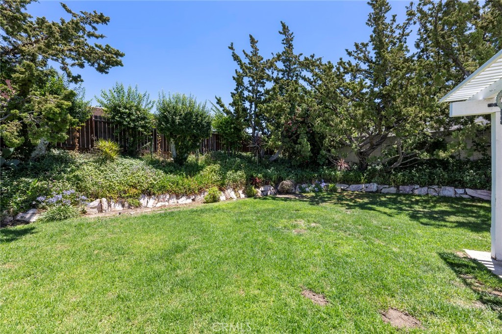 1319 N Navarro Place